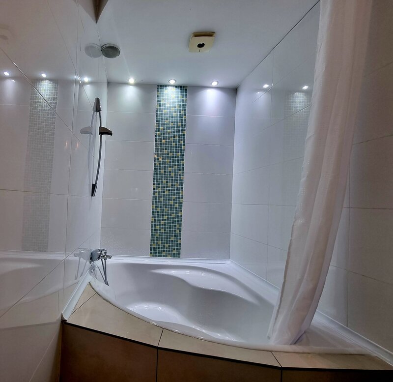 Dimitrie Cantemir, stradal, regim hotelier,