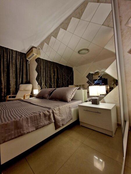 Dimitrie Cantemir, stradal, regim hotelier,